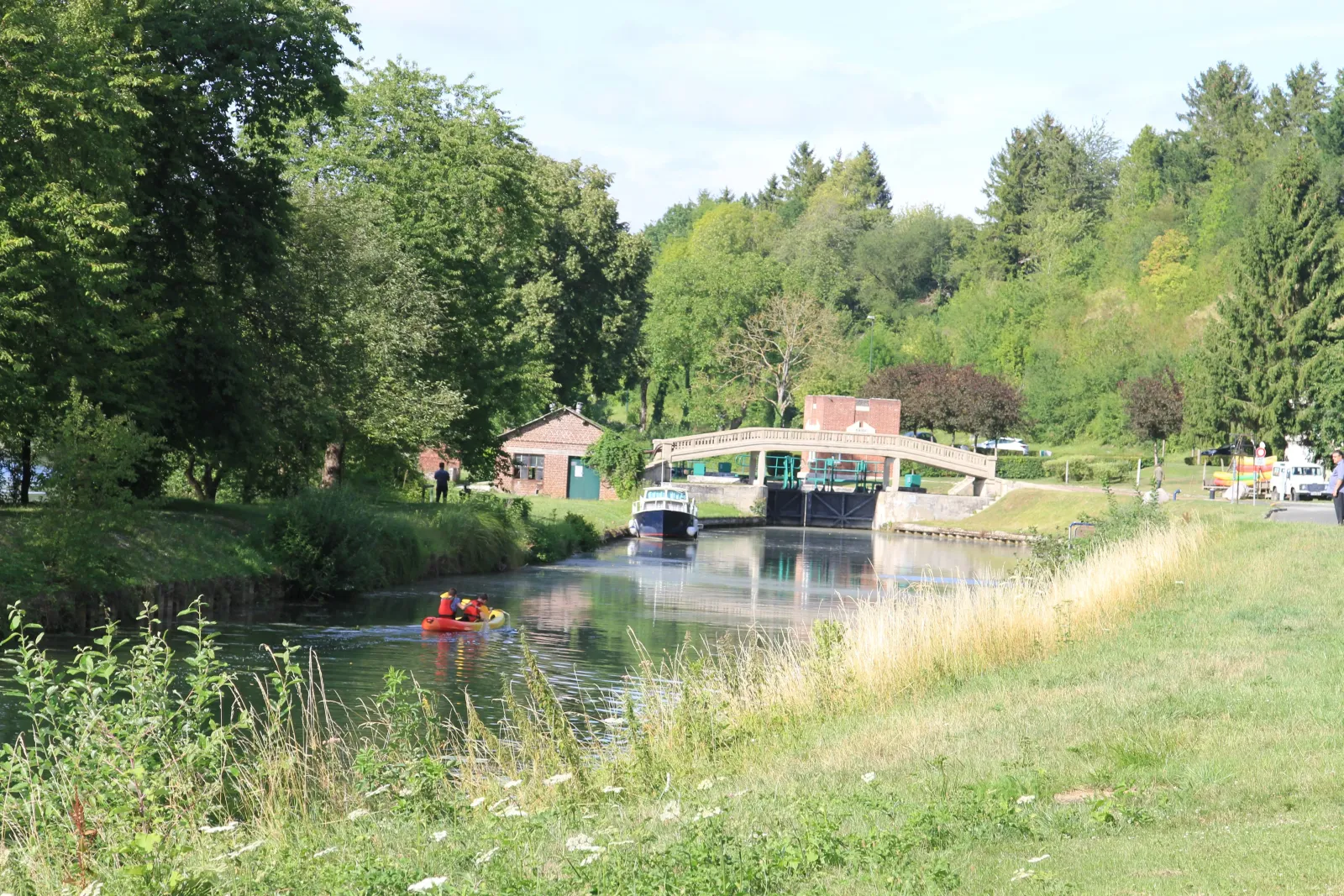 La Somme à Frise, au pied de la montagne